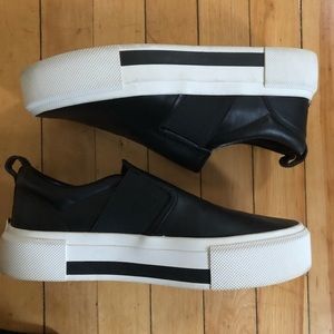 Kendall & Kylie Black Slip On Platform Sneakers 9